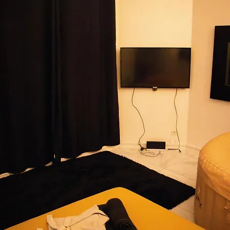 شقة Moderne A Bagnolet, 60 M² Avec Jacuzzi بانيوليه
