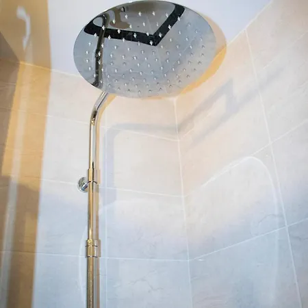 Moderne A Bagnolet, 60 M² Avec Jacuzzi بانيوليه