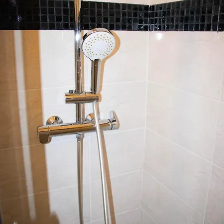Moderne A Bagnolet, 60 M² Avec Jacuzzi شقة بانيوليه
