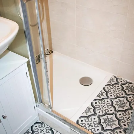 Moderne A Bagnolet, 60 M² Avec Jacuzzi *