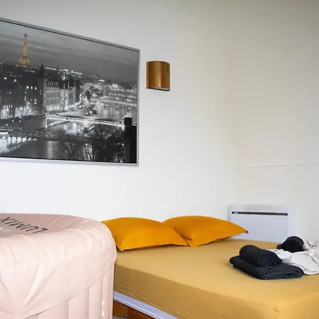 Moderne A Bagnolet, 60 M² Avec Jacuzzi