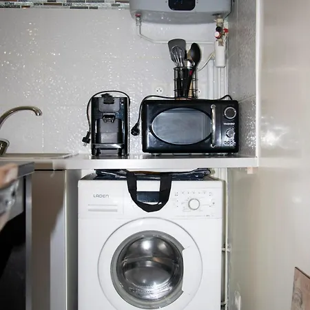 Moderne A Bagnolet, 60 M² Avec Jacuzzi بانيوليه