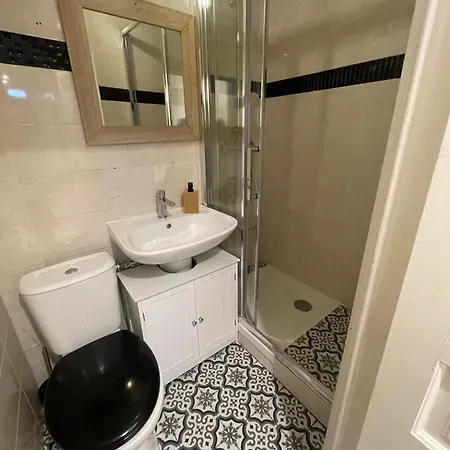 Moderne A Bagnolet, 60 M² Avec Jacuzzi شقة